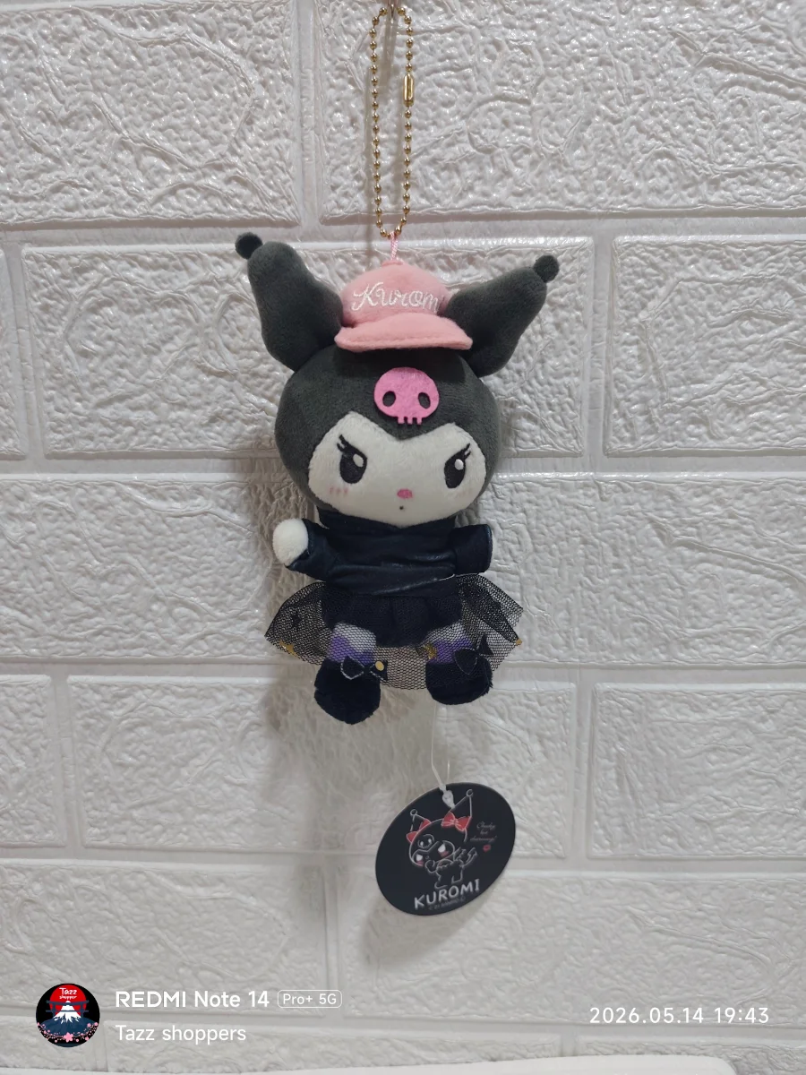 Llavero de Peluche Kuromi Gorra Rosa y Falda de Tul - Colección Sanrio Original