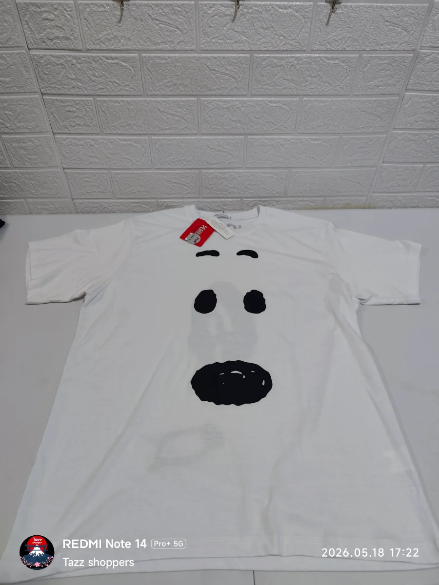 Polo Minimalista Peanuts – Edición Rostro de Snoopy